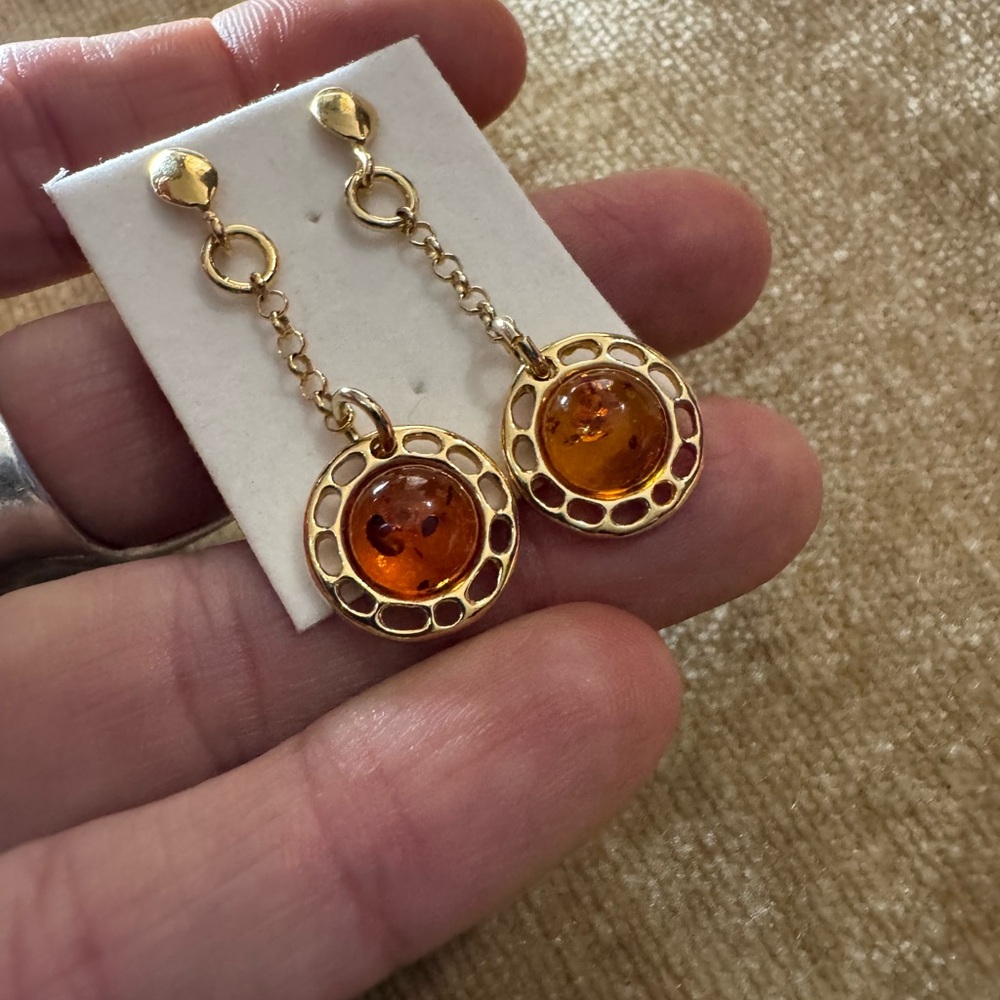 NIB AMBER IN GOLD DANGLE EARRINGS